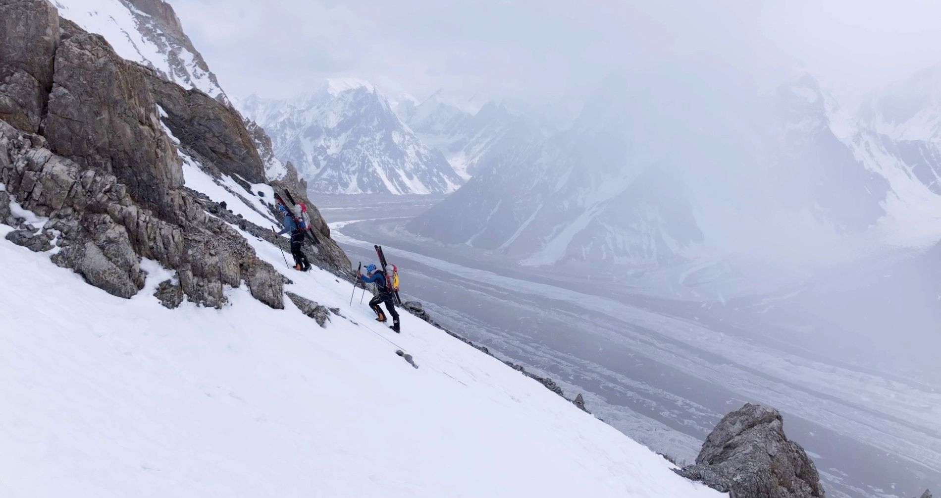 Passo Cai: Ettore Zorzini, con il drone sul K2